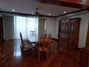 รูปภาพ 4 bed Condo in Raj Mansion Khlongtoei Sub District C07055