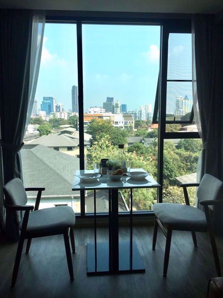 รูปภาพ 1 bed Condo in The Teak Sukhumvit 39 Watthana District C07436