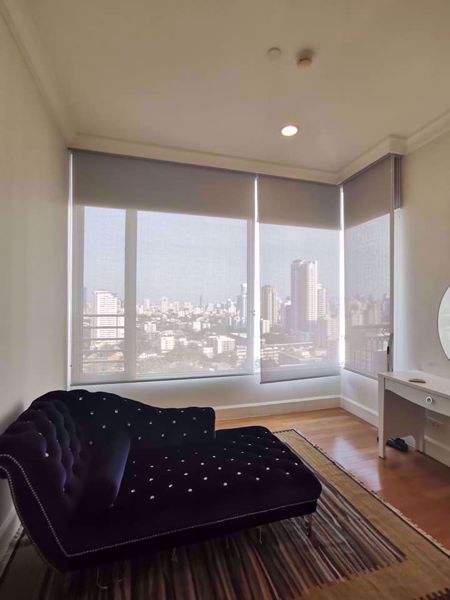 รูปภาพ 2 bed Condo in Royce Private Residences Watthana District C07447