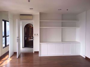 รูปภาพ 2 bed Condo in The Crest Phahonyothin 11 Phayathai District C07699