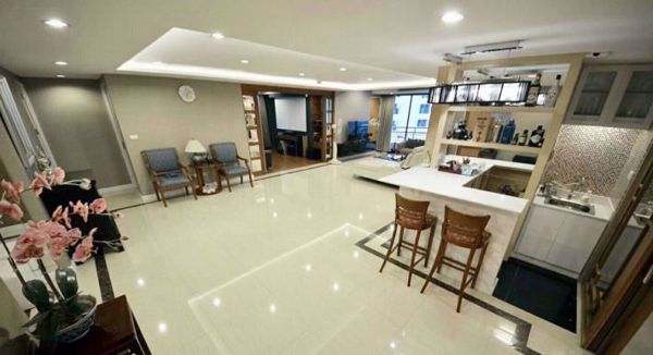 Picture of 4 bed Condo in Mahogany Tower Khlongtan Sub District C07747