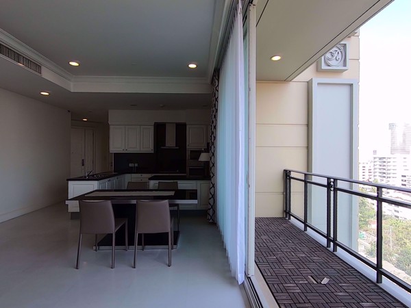 รูปภาพ 2 bed Condo in Royce Private Residences Watthana District C07807