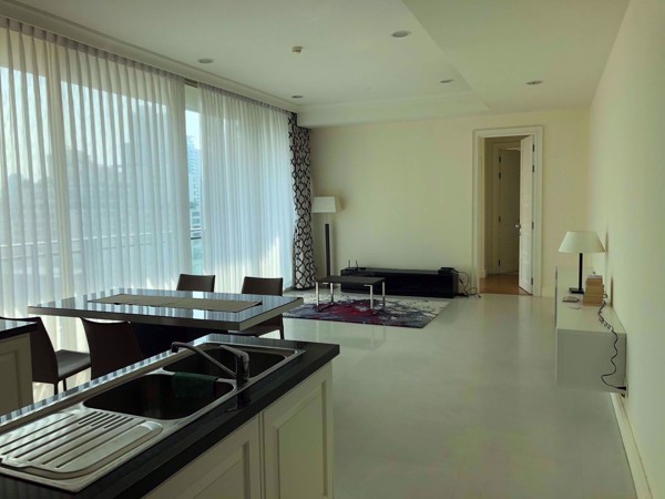 รูปภาพ 2 bed Condo in Royce Private Residences Watthana District C07807