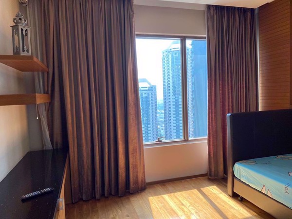 Picture of 3 bed Condo in The Emporio Place Khlongtan Sub District C08153