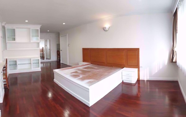 รูปภาพ 3 bed Condo in DS Tower 1 Sukhumvit 33 Khlong Tan Nuea Sub District C08177