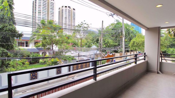 Picture of 3 bed Condo in Vanida Apartment Ekkamai Watthana District C08425