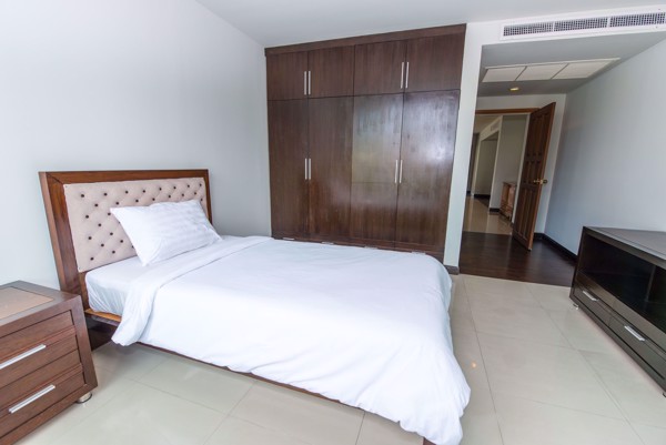 Picture of 3 bed Condo in Baan Thirapa Thungmahamek Sub District C08456