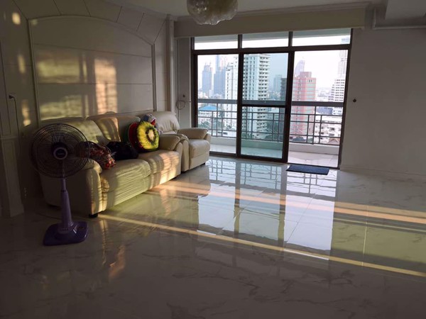 รูปภาพ 3 bed Condo in Royal Castle Watthana District C08510