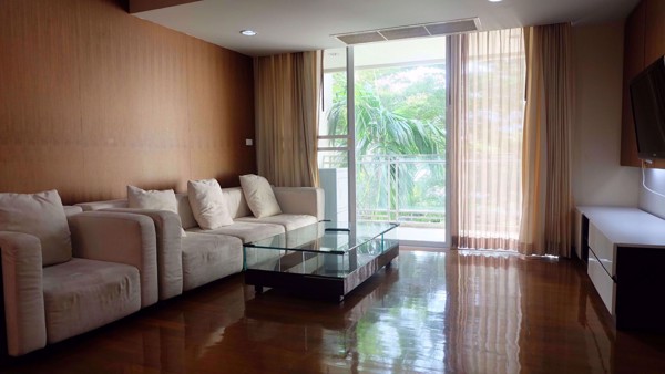 Picture of 3 bed Condo in Richmond Hills Residence Khlong Tan Nuea Sub District C08572