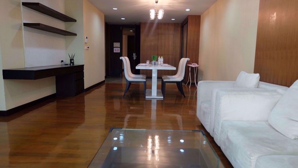 Picture of 3 bed Condo in Richmond Hills Residence Khlong Tan Nuea Sub District C08572