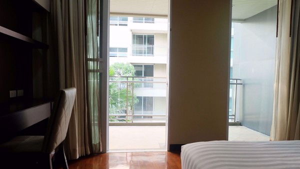 Picture of 3 bed Condo in Richmond Hills Residence Khlong Tan Nuea Sub District C08572