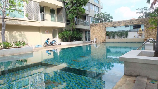 Picture of 3 bed Condo in Richmond Hills Residence Khlong Tan Nuea Sub District C08572