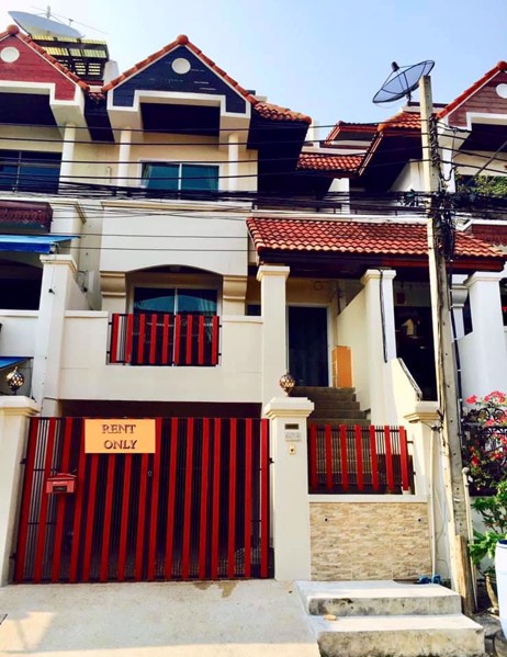 Picture of 4 bed House in Royal Nakarin Villa  Prawet District H05323