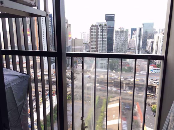 Picture of 1 bed Condo in Life Asoke Huai Khwang District C08725