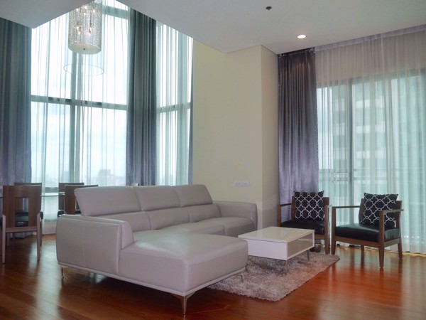 รูปภาพ 3 bed Condo in Bright Sukhumvit 24 Khlongtan Sub District C08764