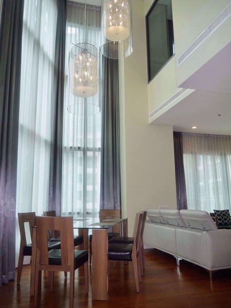 รูปภาพ 3 bed Condo in Bright Sukhumvit 24 Khlongtan Sub District C08764