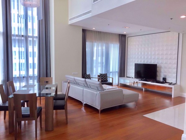 รูปภาพ 3 bed Condo in Bright Sukhumvit 24 Khlongtan Sub District C08764