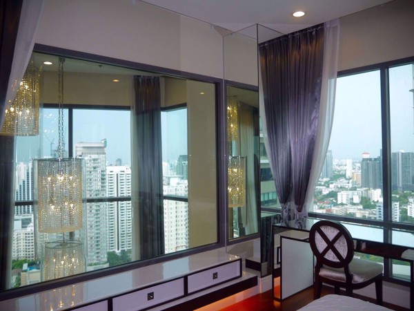 รูปภาพ 3 bed Condo in Bright Sukhumvit 24 Khlongtan Sub District C08764