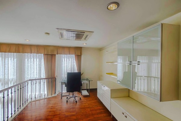 รูปภาพ 3 bed House in Baan Klang Krung (British Town - Thonglor)  Watthana District H05335