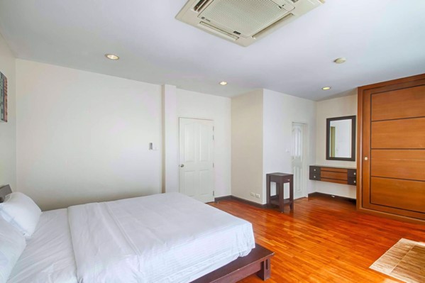 รูปภาพ 3 bed House in Baan Klang Krung (British Town - Thonglor)  Watthana District H05335