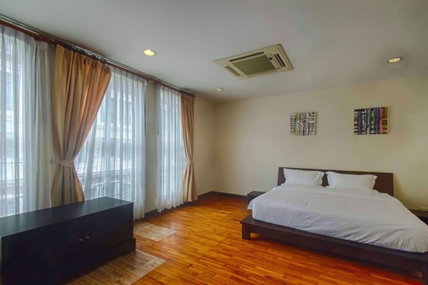 รูปภาพ 3 bed House in Baan Klang Krung (British Town - Thonglor)  Watthana District H05335