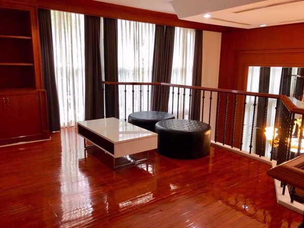 รูปภาพ 4 bed House in Baan Klang Krung (British Town - Thonglor)  Watthana District H05337