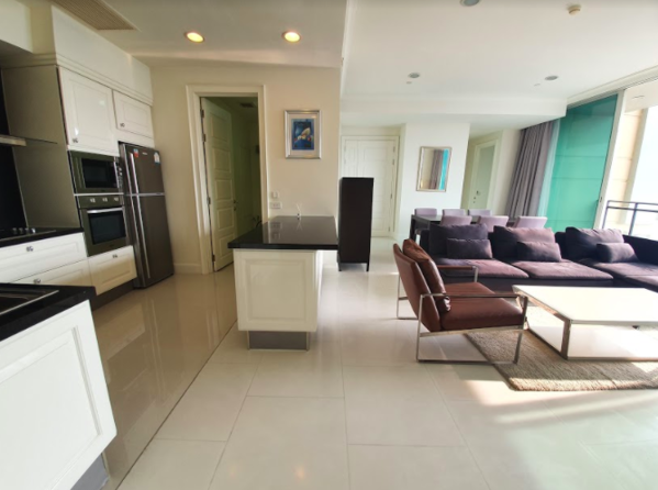 รูปภาพ 3 bed Condo in Royce Private Residences Watthana District C08902