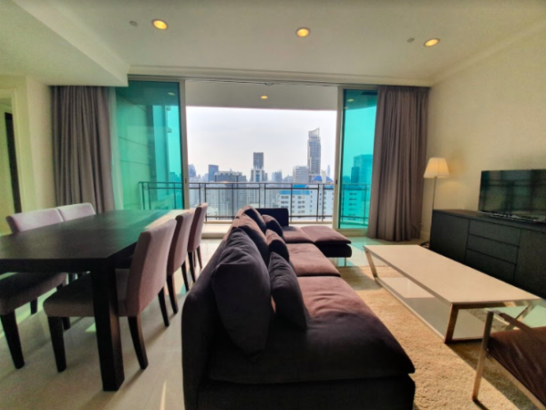 รูปภาพ 3 bed Condo in Royce Private Residences Watthana District C08902