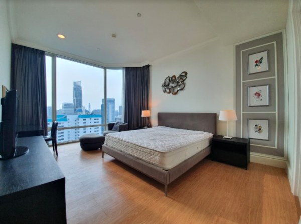 รูปภาพ 3 bed Condo in Royce Private Residences Watthana District C08902