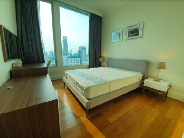 รูปภาพ 3 bed Condo in Royce Private Residences Watthana District C08902