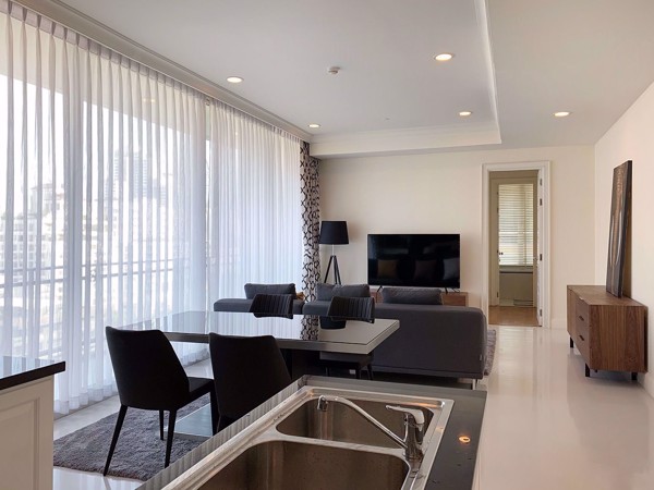 รูปภาพ 2 bed Condo in Royce Private Residences Khlong Toei Nuea Sub District C09368