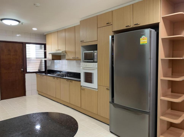 รูปภาพ 3 bed Condo in GP Grande Tower Khlong Toei Nuea Sub District C09388