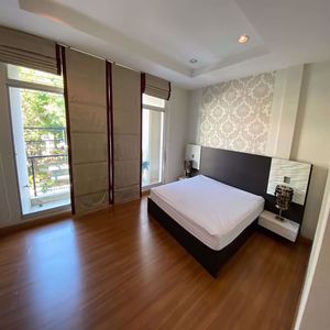 รูปภาพ 3 bed House in Baan Klang Muang Urbanion Sukhumvit 113  Samrong Nuea Sub District H05358