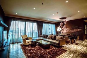 Picture of 3 bed Condo in The Emporio Place Khlongtan Sub District C09518