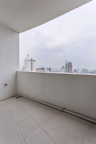 รูปภาพ 3 bed Condo in Fifty Fifth Tower Khlong Tan Nuea Sub District C09537