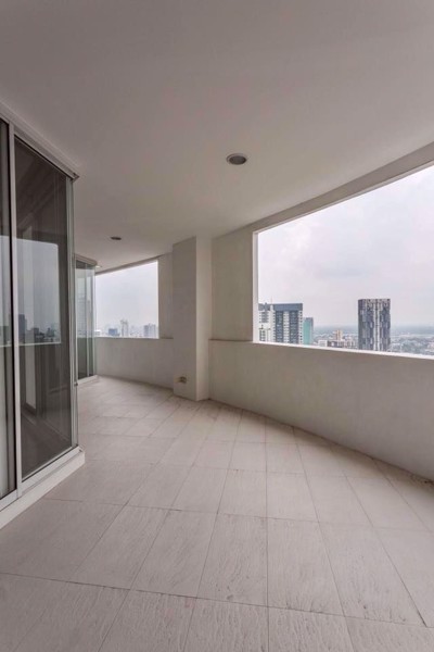 รูปภาพ 3 bed Condo in Fifty Fifth Tower Khlong Tan Nuea Sub District C09537