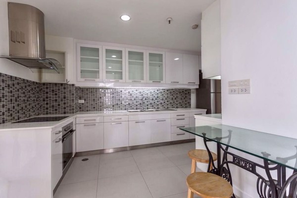 รูปภาพ 3 bed Condo in Fifty Fifth Tower Khlong Tan Nuea Sub District C09537