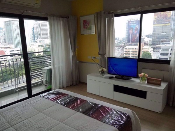 รูปภาพ 3 bed Condo in Renova Residence Chidlom Lumphini Sub District C09544