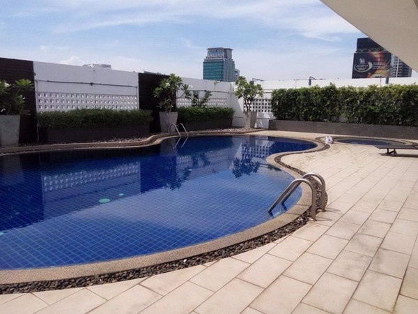 รูปภาพ 3 bed Condo in Renova Residence Chidlom Lumphini Sub District C09544