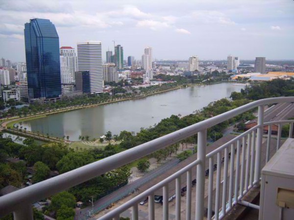 รูปภาพ 3 bed Condo in Lake Green Khlongtoei Sub District C09630