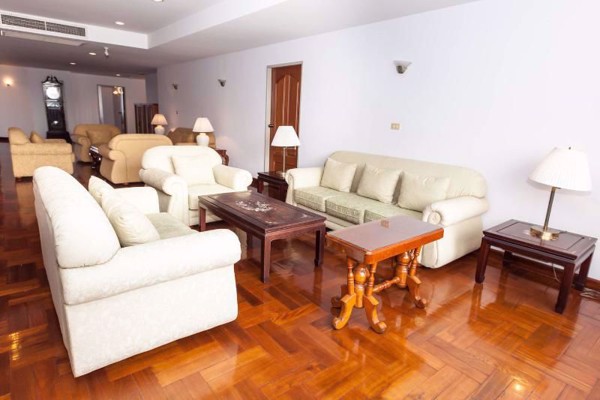 Picture of 4 bed Condo in Las Colinas Khlong Toei Nuea Sub District C09763