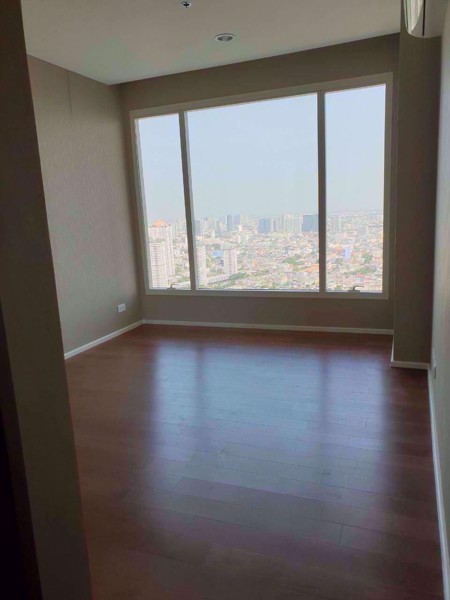 Picture of 3 bed Condo in Menam Residences Wat Phraya Krai Sub District C09768