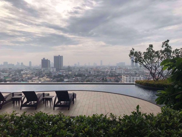 Picture of 3 bed Condo in Menam Residences Wat Phraya Krai Sub District C09768