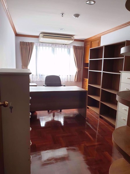 Picture of 3 bed Condo in Top View Tower Khlong Tan Nuea Sub District C09772