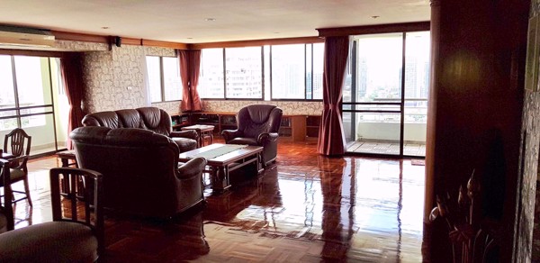 Picture of 3 bed Condo in The Habitat Sukhumvit 53 Khlong Tan Nuea Sub District C09778