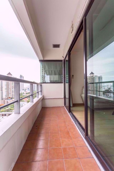 Picture of 2 bed Condo in Sathorn Gardens Thungmahamek Sub District C09821