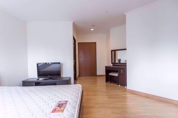 Picture of 2 bed Condo in Sathorn Gardens Thungmahamek Sub District C09821