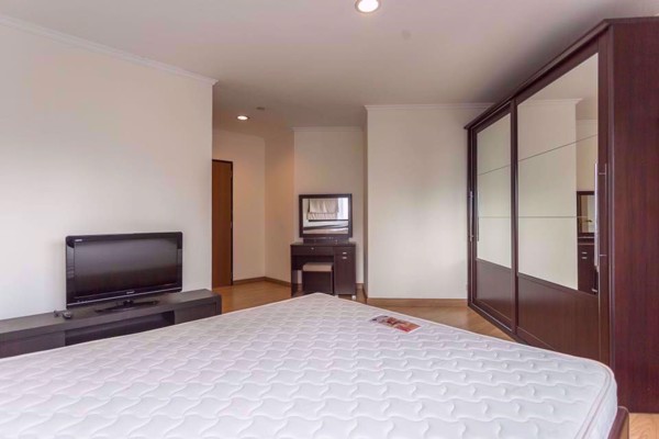 Picture of 2 bed Condo in Sathorn Gardens Thungmahamek Sub District C09821