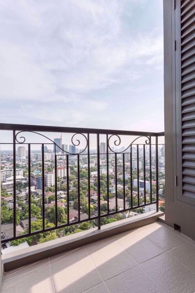 Picture of 1 bed Condo in The Crest Sukhumvit 34 Khlongtan Sub District C09879