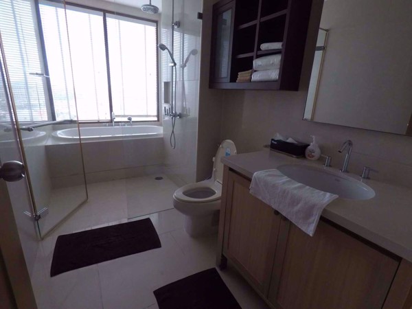 Picture of 1 bed Condo in The Emporio Place Khlongtan Sub District C10267